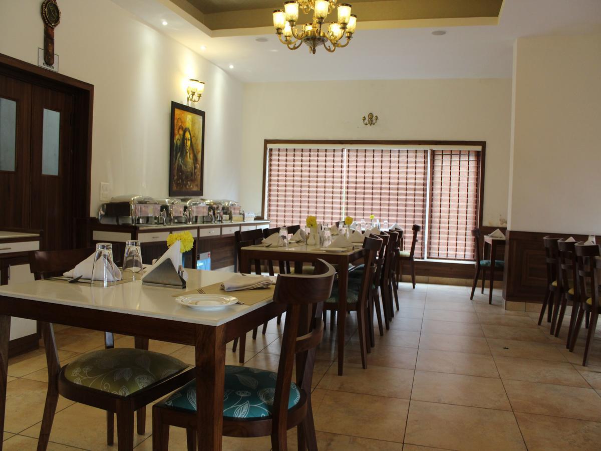 Oyo 2531 Hotel Una Comfort Misty Oak Nainital Exterior foto